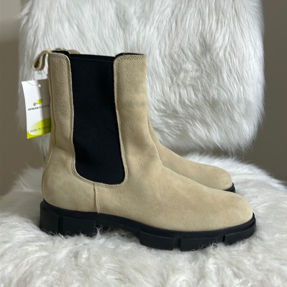 NWT, Ivory suede boots Sz 9